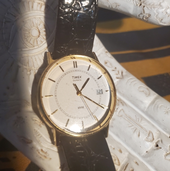 VINTAGE Timex Quartz watch, leather straps, needs a battery but great condition! - Picture 2 of 8
